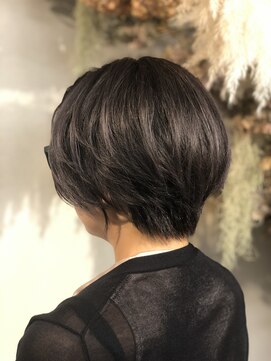 ナンバーサーティーン(No.13) 前下がりショートカット