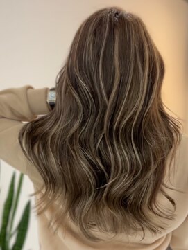 ヨロ 小岩(YOLO) 小岩ハイライトミルクティーグレージュレイヤーカット