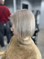 ワン(ONE)&nbsp;ハイトーンボブ