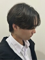 ヒュイル バイ ニアウ(Hwyl by Niau)&nbsp;MEN’S HAIRセンターパートスパイラルパーマニュアンスパーマ