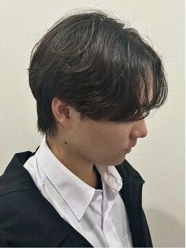 ヒュイル バイ ニアウ(Hwyl by Niau) MEN’S HAIRセンターパートスパイラルパーマニュアンスパーマ