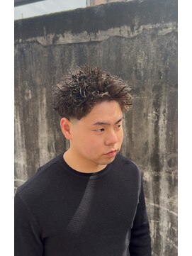 エレベート(Elevate) スパイキーショートピンパーマテーパーフェード