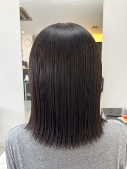 スラッシュ イー(/E)の写真/カラーはしたいけどダメージは気になる方へ。透明感カラーはお任せで叶う髪色★