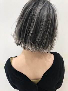 トルネード(TORNADO) 外国人風ボブ ハイライトバレイヤージュ グレージュ 白髪ぼかし