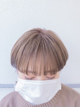 デビュー ヘアーメイク マッシュショート　ミルクティーベージュ