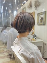 カシュカシュ(cache cache) タイトな襟足ショートとグレイカラーは8トーン