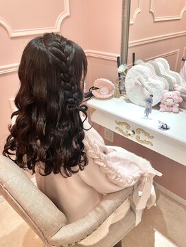 グルーヴ グルーヴ フェエリー(groove groove feerie) まおりんのお姫みたらしリボンヘア 新宿歌舞伎町ヘアセット