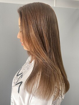 レエラ(LeLa) 柔らかく、自然な仕上がりの縮毛矯正、高保湿カラー