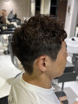 フランクスバーバーザスタンド(Frank’s barber the stand) スペインカール/スパイキーショート/フェザーパーマ飯田橋T