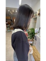 オリビアヘアー(OLIVIA HAIR) 艶感と透明感を楽しむ暗髪ストレート