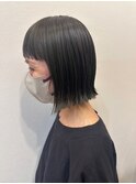 20代30代40代アッシュグレージュぱっつん前髪切りっぱなしボブ
