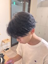 リト 四条 烏丸(riTo)&nbsp;フェザーパーマ／センター分け/ツーブロック/短髪パーマ
