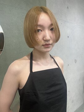 キャロルガーデンズ ボコカ 表参道(Carroll Gardens bococa) 前上がりボブ/ゴールド/ブリーチ