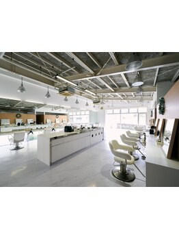 自分では分からない髪のお悩みを実力派Stylistが解決！髪も心もリラックスしながら、理想のスタイルへ＊