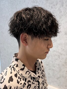 フィフス 栄(fifth) ツイストスパイラルパーマ×刈り上げマッシュで男らしさ◎