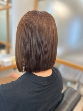  リュクスバトーバイトリコ 船橋南口店(Luxe BATEAU by tricot) ベージュ×ぱつボブ