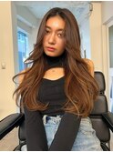 レイヤーカットロング透明感ブラウンシークレットハイライト