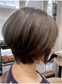 大人の前下がりショートボブ