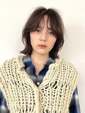 トレス(TRESS) センターパート　ツヤ髪　ニュアンスパーマ　マッシュウルフ