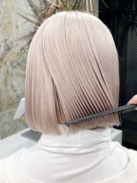 ソル ジングウマエ(SOL JINGUMAE) ミルクティーベージュダブルカラーインナーカラーショートボブ