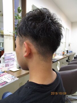 コアフィールフィス(COIFFURE fils) 黒髪ベリーショート 刈り上げスタイル
