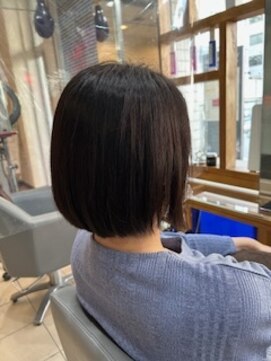 スタジオ アルファプラス 日暮里店(studio α+) ステップボーンカットカットボブショートハイライト白髪ぼかし