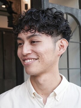 カムジーヘッドカミノウラ(COMEGHEAD KAMINOURA) 波巻きスパイラルパーマツイストスパイラルパーマセンターパート