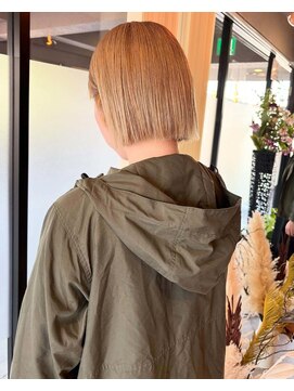 イロ(ilo) ハイトーン/ベージュカラー/ミルクティーベージュ/ミニボブ