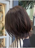 前髪なしくびれレイヤーミディアム艶チョコレートブラウンロブ