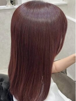 理想のツヤ髪に近づく第一歩。くせ・うねりを抑えた自然な美髪へ。