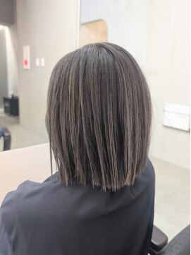 カラフェ(carafe) 切りっぱなしボブ　ハイライト　白髪ぼかし　40代