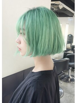テラス トヨタ(Telasu Toyota) ミントグリーンのブリーチカラーとレイヤーボブ
