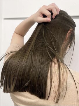ヌープヘアーアイス(NUUP.hair ici) 大人可愛い透明感カラー/明るめオリーブ/小顔カット