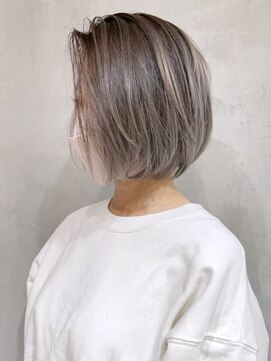アイティーバイアルバム 下北沢店(IT by ALBUM) スモーキーアッシュショートボブ_外ハネボブ_ba386801