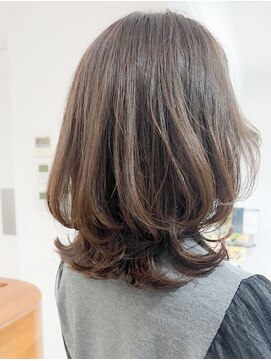 ヴェリーテ(Verite) ふんわりレイヤーミディ