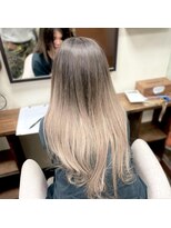 ルフレ 新宿本店1st(Reflet)&nbsp;シルバーグラデーション/ダブルカラー/ブリーチ