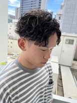 メンズセンターパートツイストスパイラルパーマメッシュ刈り上げ