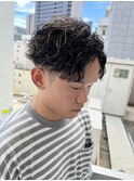 メンズセンターパートツイストスパイラルパーマメッシュ刈り上げ