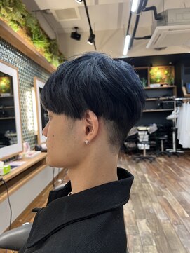 ルーム(Room) ブリーチ/ブルーブラック/刈り上げマッシュ