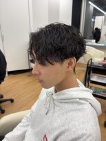 ビカム 名駅(become)&nbsp;ツイストスパイラルパーマ×刈り上げメンズセンターパート