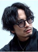 色気と爽やかさを両立。波巻きパーマスタイル