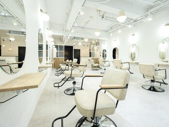 シウ(shiwu)の写真/＜10月よりリニューアルOPEN＞光が透ける!styleをレベルupさせるトレンドhairをお任せ!美をサポートします