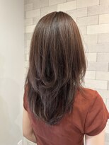 モナミ(mon amie) バタフライカットロングハイレイヤー前髪あり20代30代40代50代