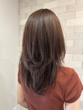 モナミ(mon amie) バタフライカットロングハイレイヤー前髪あり20代30代40代50代