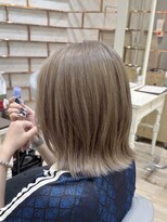 ボネッカ 鶴見(BONECCA)&nbsp;【成田悠里】ブリーチありミルクティーベージュ