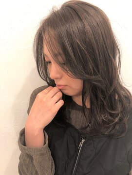 ポルム パプリカ(polum paprika) 20代30代美シルエットロングアッシュブラウンカラー 小顔ミディ