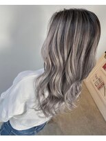 ロンド レア 天神大名店(Lond Le’a)&nbsp;シルバー×バレイヤージュ[天神大名/博多/福岡天神]