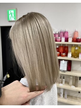 ジゼル(gisele) (稲毛)うるツヤホワイトブロンド