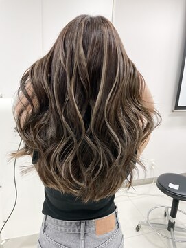 ヨロ 小岩(YOLO) ハイライトショートヘアダブルカラーイルミナカラーオージュア