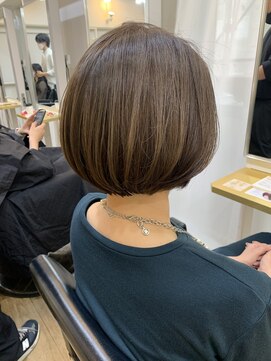 イオエ(ioe) イメチェン/外ハネボブ/ワイドバング/ブルーブラック/美髪